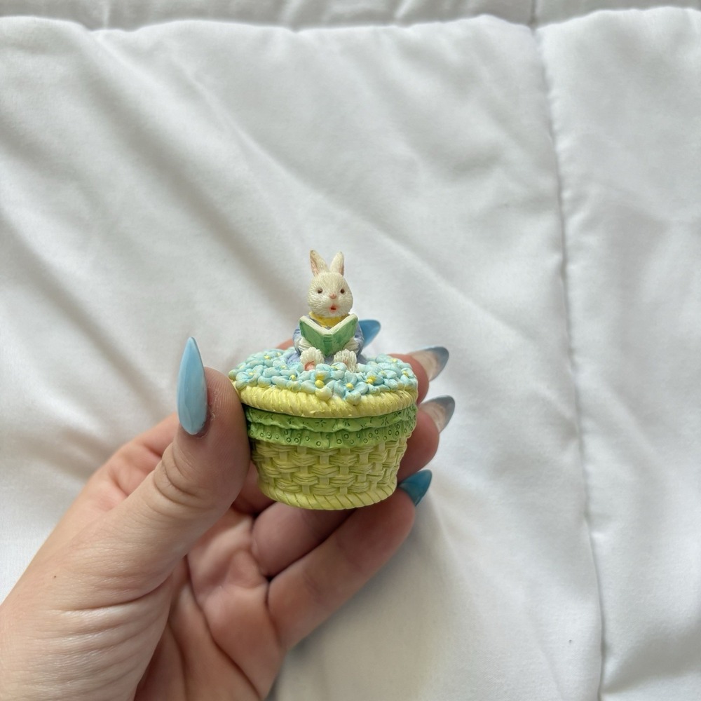 Vintage Bunny Rabbit Cupcake Basket Jewelry Ring Trinket Box Figurine Easter Y2K